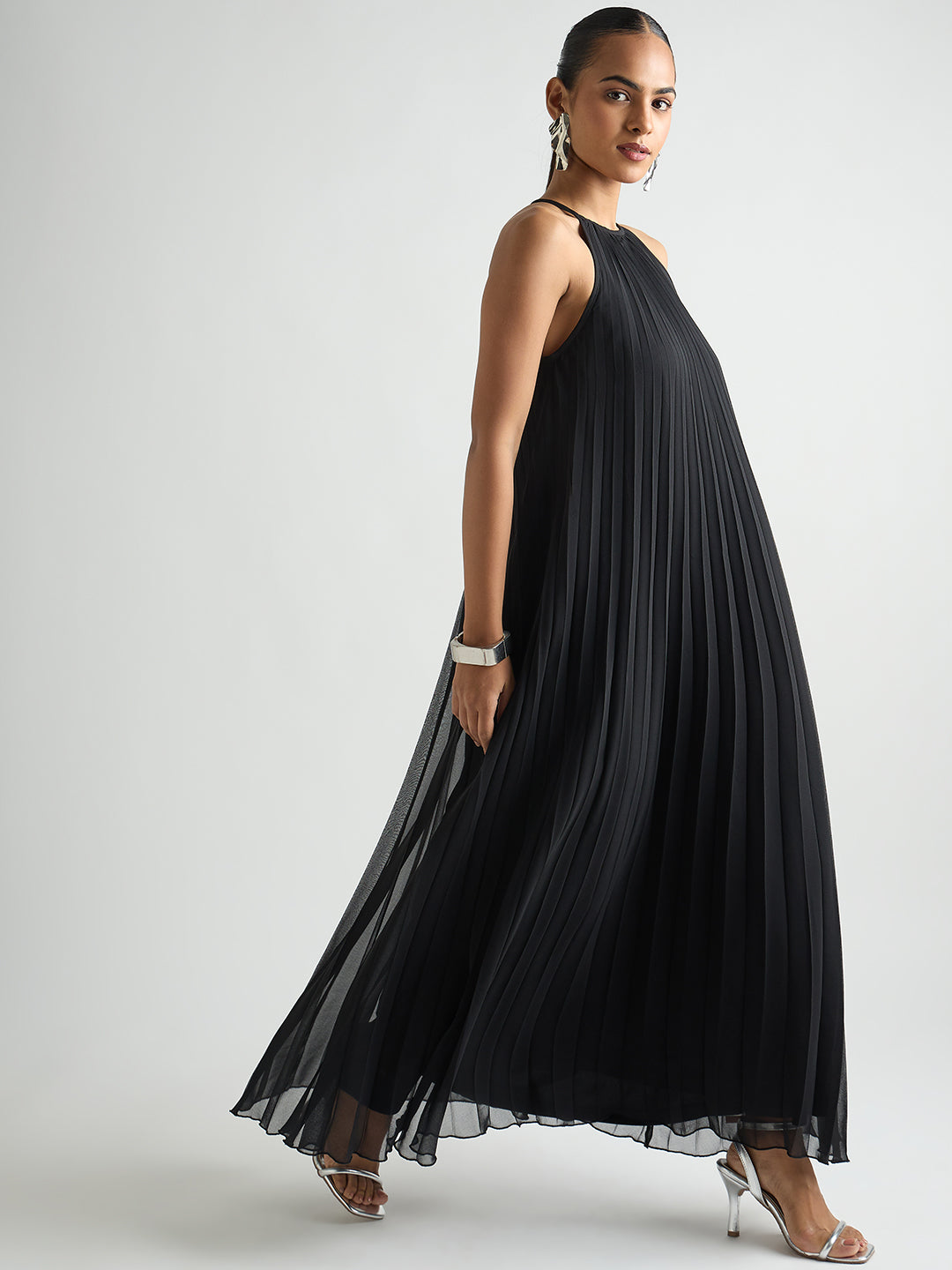 Black Halter Neck Pleated Maxi Dress