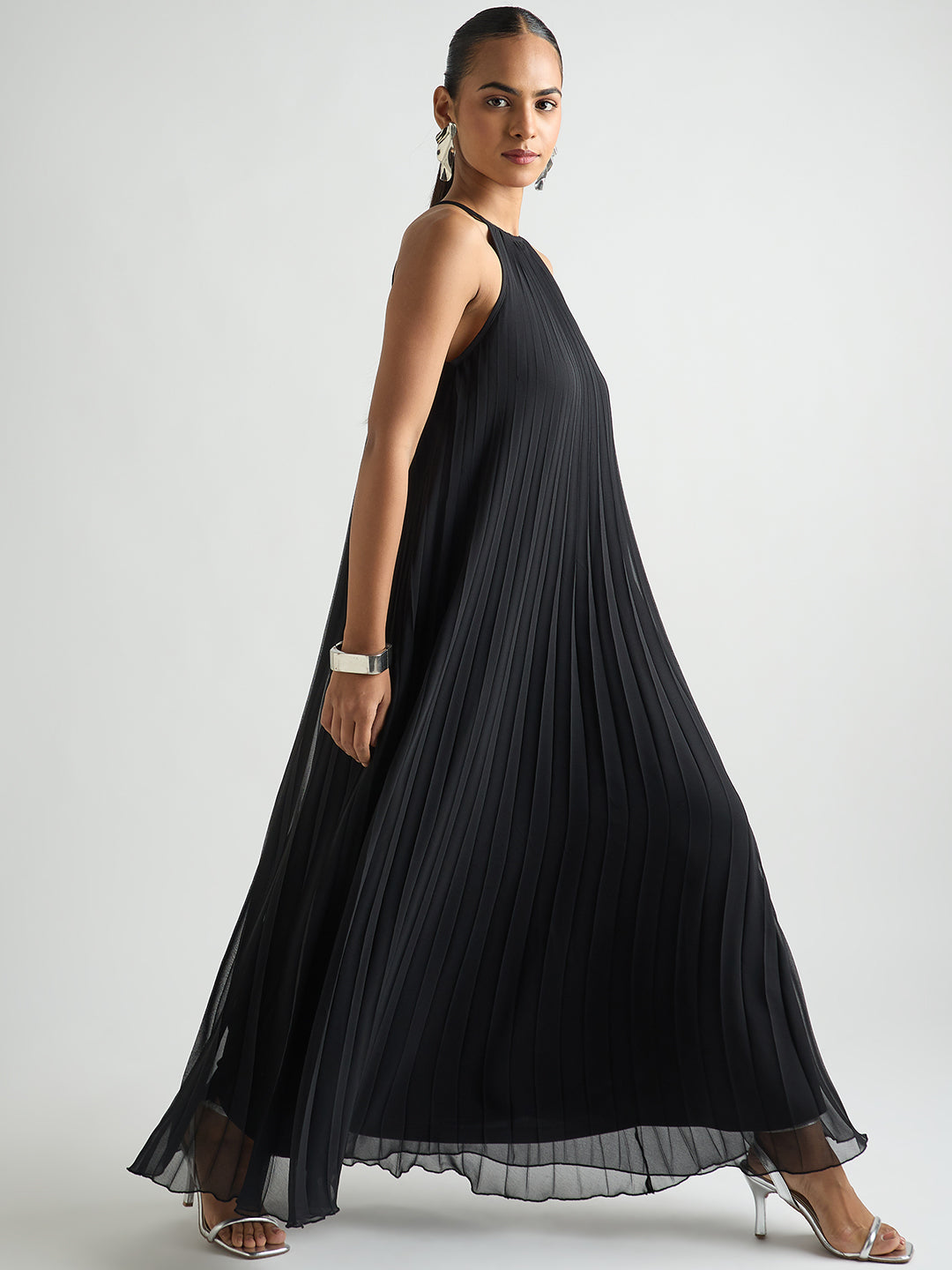 Black Halter Neck Pleated Maxi Dress