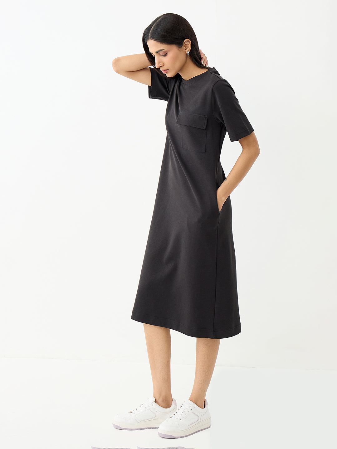 Black Relaxed Fit Midi Knit Dress