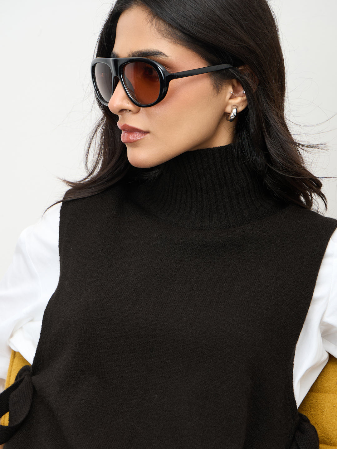 Black Side Tie-Up Sweater Vest