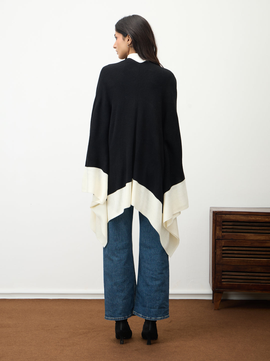 Black & White Colorblock Free Size Cape