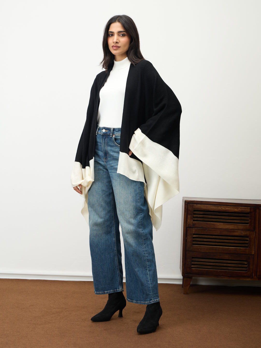 Black & White Colorblock Free Size Cape