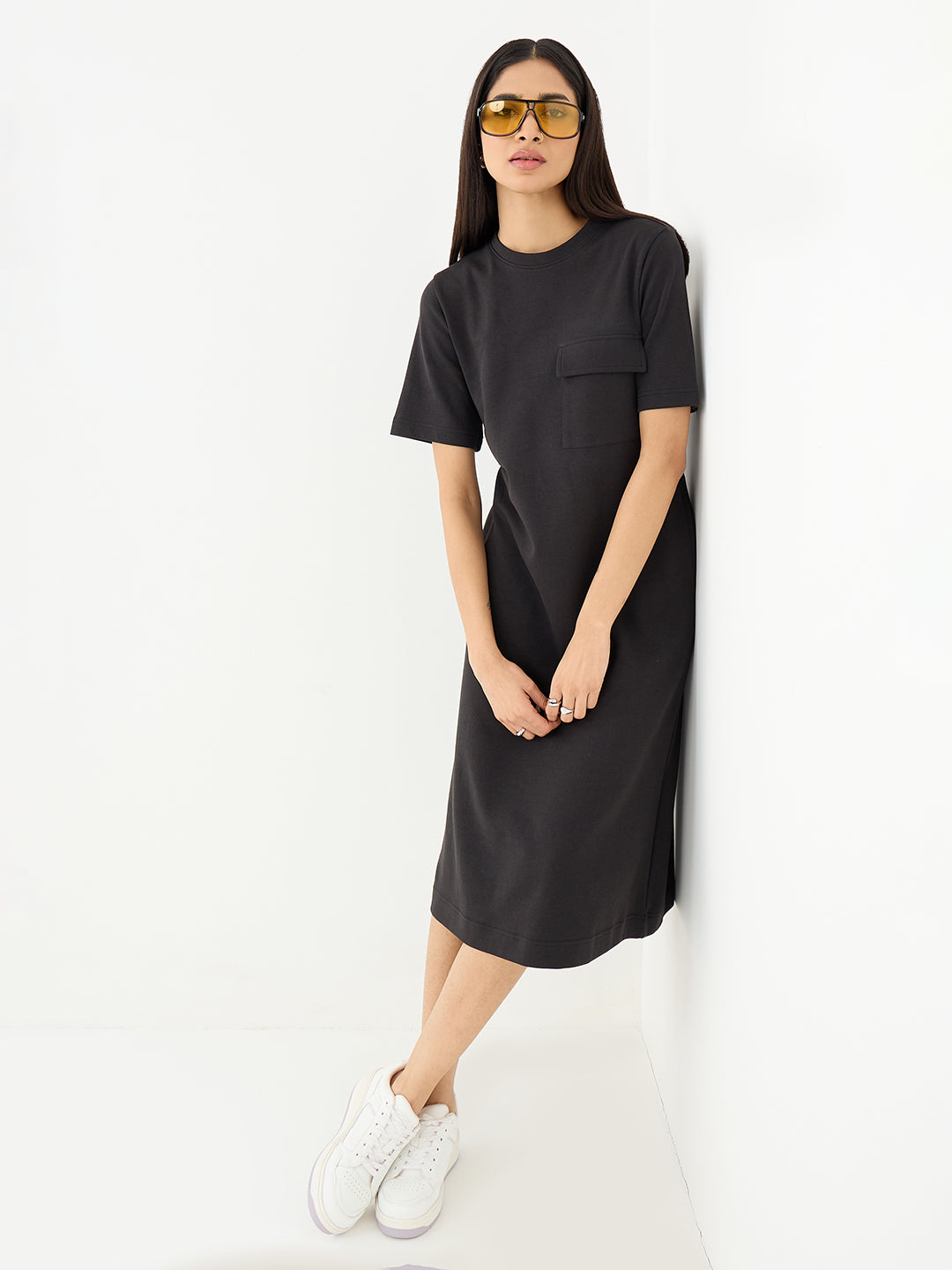 Black Relaxed Fit Midi Knit Dress