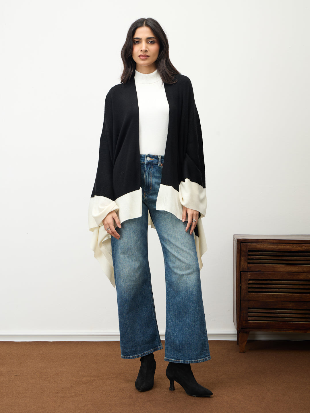 Black & White Colorblock Free Size Cape